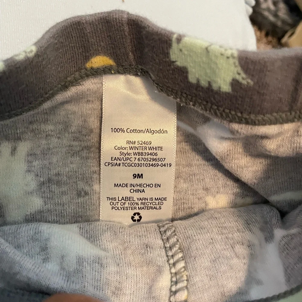 👶 Carter’s 2-Piece Baby Bundle – SZ 9 Months  “Mommy Rocks onesie Dino pants👶💛